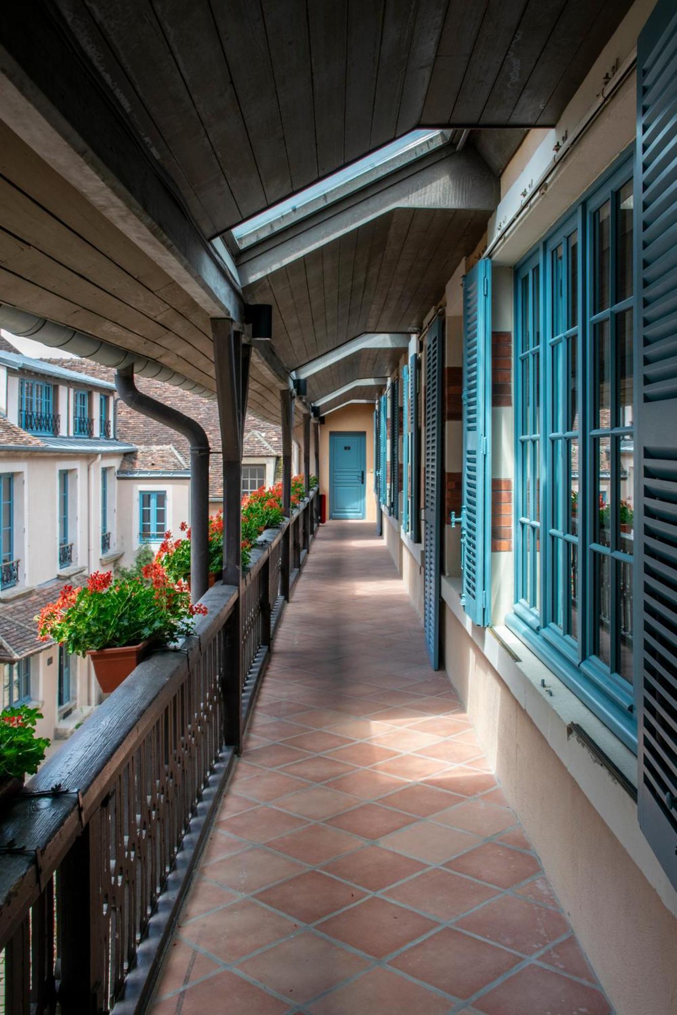 Hotel De La Poste Avallon Exterior photo