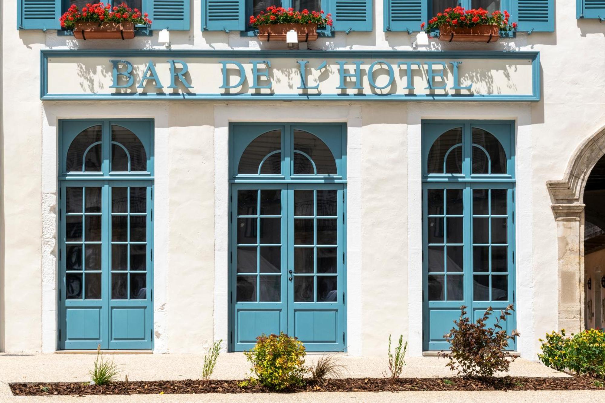 Hotel De La Poste Avallon Exterior photo